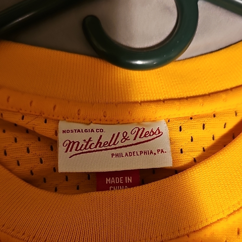 Mitchell & Ness Yellow San Francisco Jersey Warriors - Picture 6 of 6